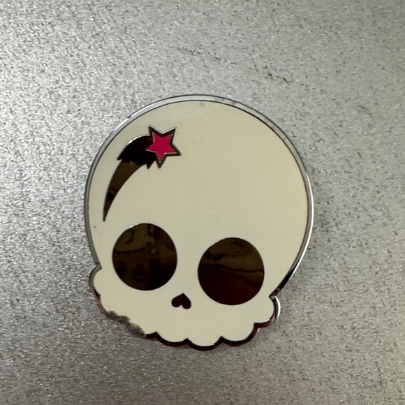 Loungefly Silver Skull Pin - Picture 3 of 8